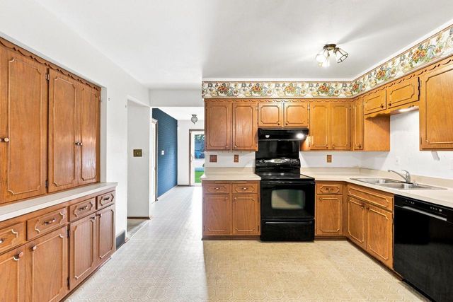 4560 Imperial DRIVE, Brookfield, WI 53045