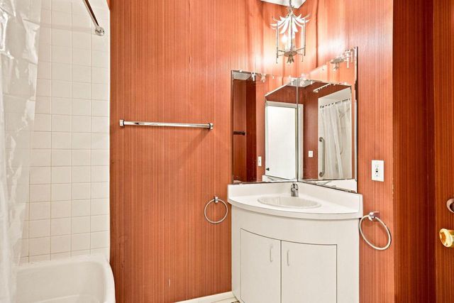 4560 Imperial DRIVE, Brookfield, WI 53045