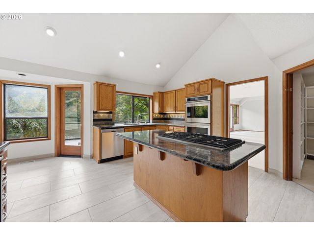 28446 HISTORIC COLUMBIA RI Hwy, Troutdale, OR 97060