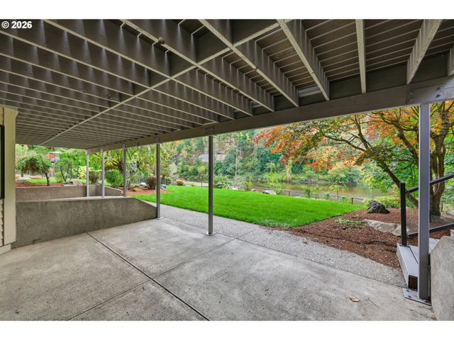 28446 HISTORIC COLUMBIA RI Hwy, Troutdale, OR 97060