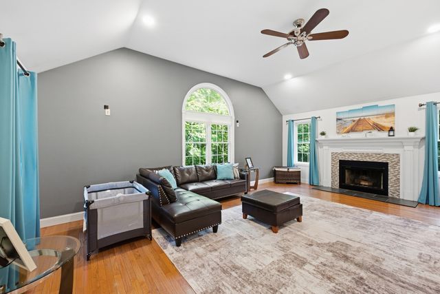 138 Walnut, Douglas, MA 01516