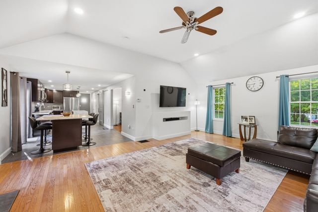 138 Walnut, Douglas, MA 01516
