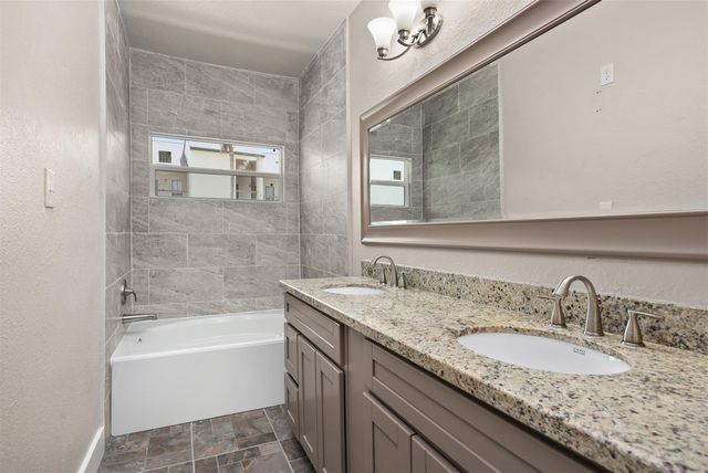 18809 Egret Bay Boulevard 214, Webster, TX 77058