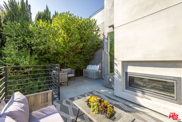 418 Wren Drive, Los Angeles, CA 90065