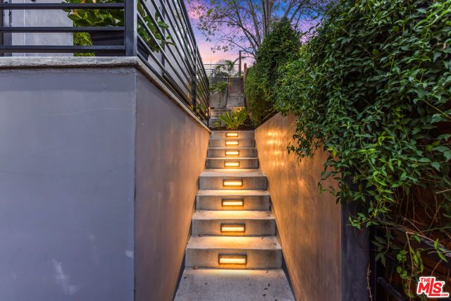 418 Wren Drive, Los Angeles, CA 90065