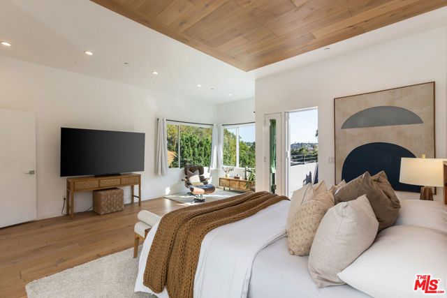 418 Wren Drive, Los Angeles, CA 90065