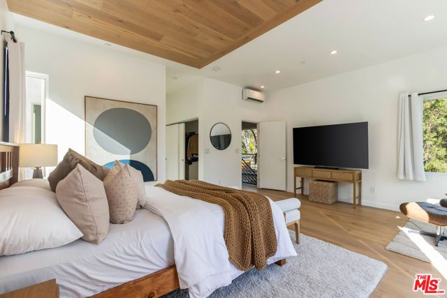 418 Wren Drive, Los Angeles, CA 90065