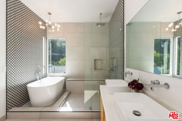 418 Wren Drive, Los Angeles, CA 90065