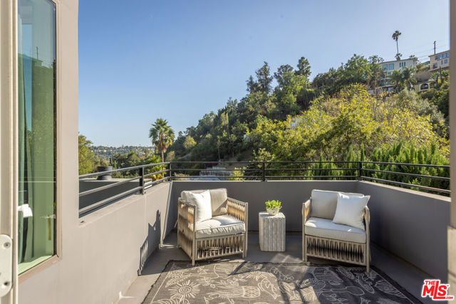 418 Wren Drive, Los Angeles, CA 90065