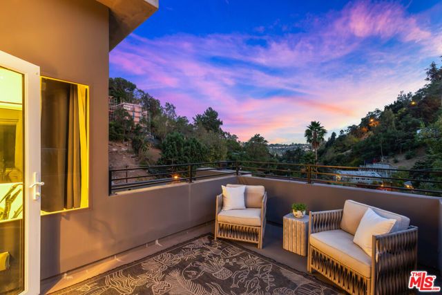 418 Wren Drive, Los Angeles, CA 90065