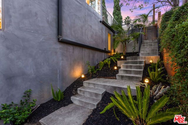 418 Wren Drive, Los Angeles, CA 90065