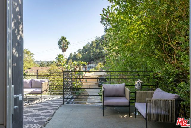 418 Wren Drive, Los Angeles, CA 90065
