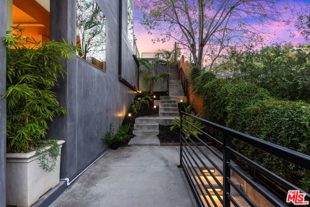 418 Wren Drive, Los Angeles, CA 90065