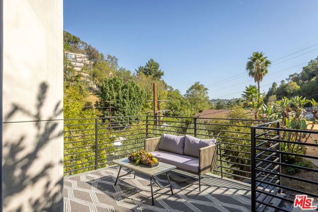 418 Wren Drive, Los Angeles, CA 90065