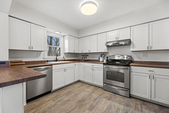 1170 Forest LANE, Brookfield, WI 53005