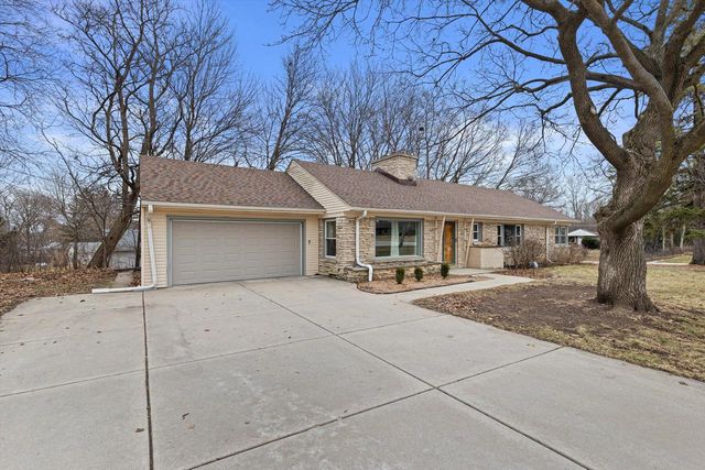 1170 Forest LANE, Brookfield, WI 53005