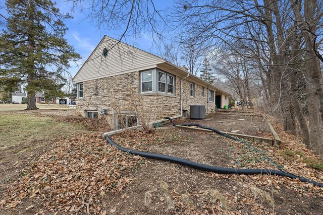 1170 Forest LANE, Brookfield, WI 53005