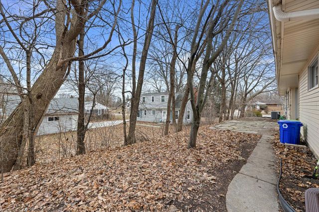 1170 Forest LANE, Brookfield, WI 53005