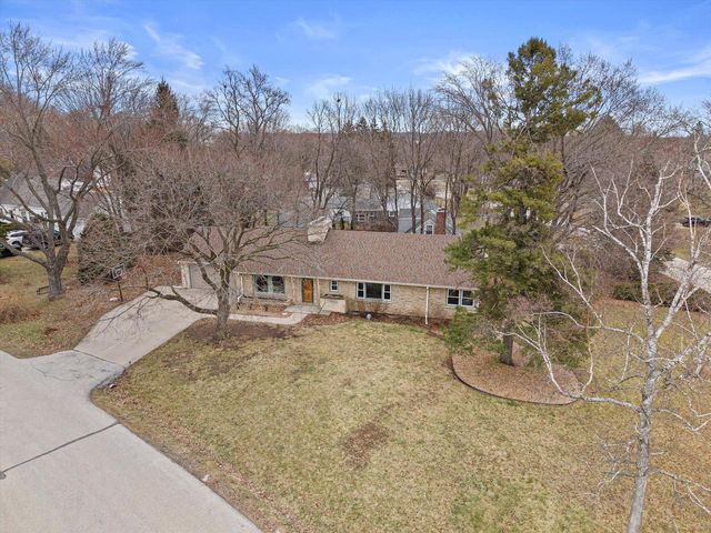 1170 Forest LANE, Brookfield, WI 53005