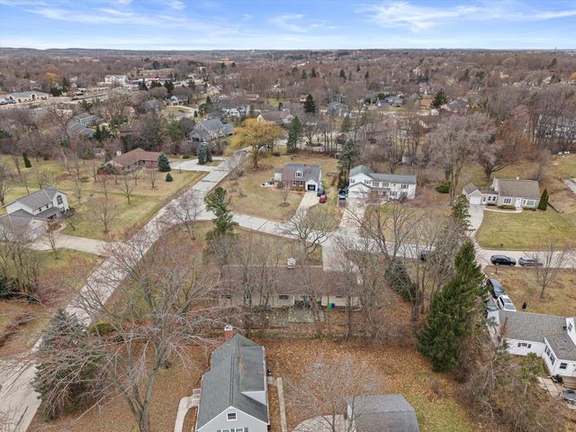 1170 Forest LANE, Brookfield, WI 53005