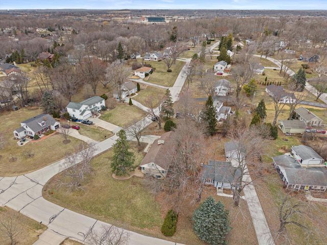 1170 Forest LANE, Brookfield, WI 53005
