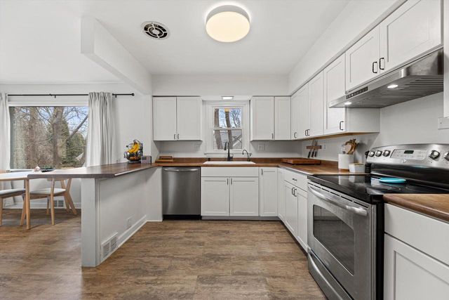 1170 Forest LANE, Brookfield, WI 53005