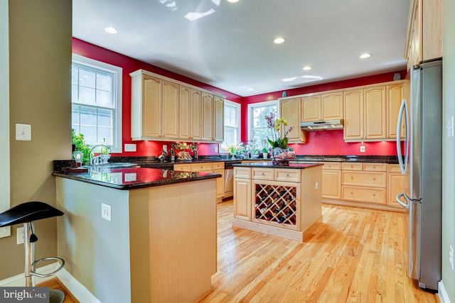 7920 N PARK ST N, Dunn Loring, VA 22027