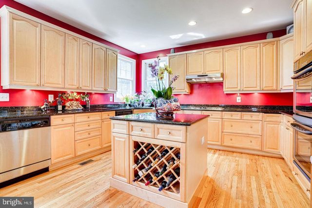 7920 N PARK ST N, Dunn Loring, VA 22027