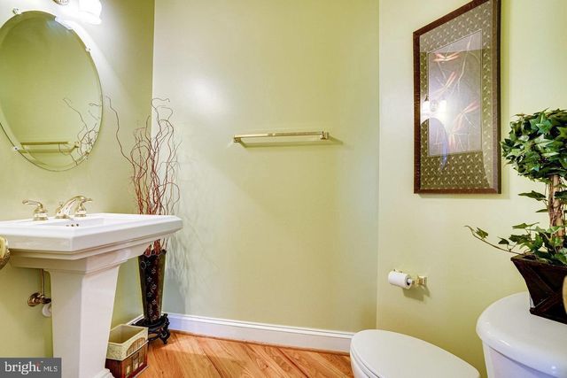7920 N PARK ST N, Dunn Loring, VA 22027