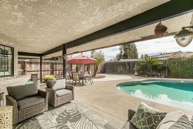 1405 W Flora Avenue, Reedley, CA 93654