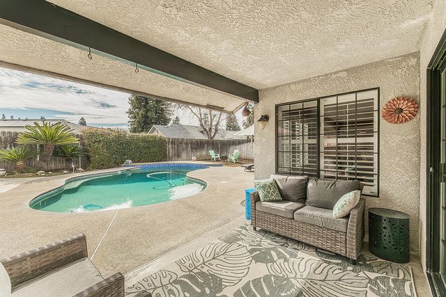 1405 W Flora Avenue, Reedley, CA 93654