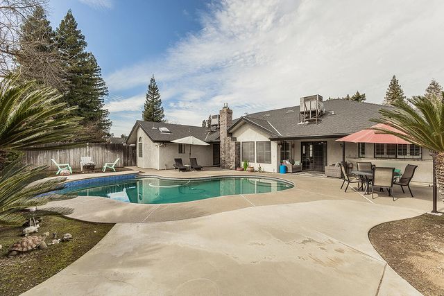 1405 W Flora Avenue, Reedley, CA 93654