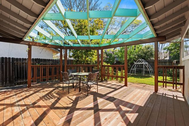 404 Cabrillo Ave, Davis, CA 95616