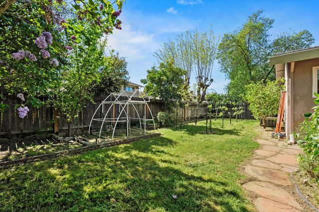 404 Cabrillo Ave, Davis, CA 95616