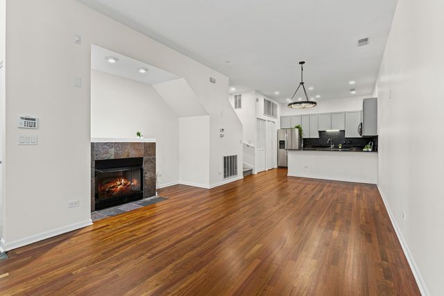 954 N Crosby Street, Chicago, IL 60610