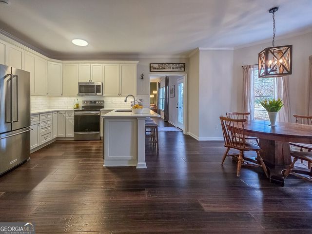 6084 Fairlong Point NW, Acworth, GA 30101