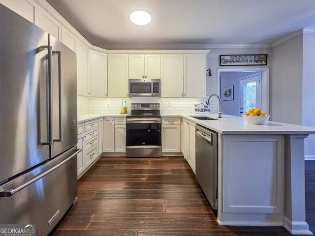 6084 Fairlong Point NW, Acworth, GA 30101