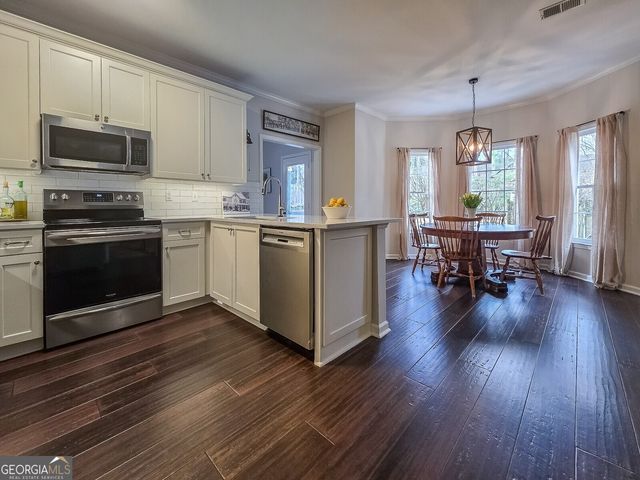 6084 Fairlong Point NW, Acworth, GA 30101