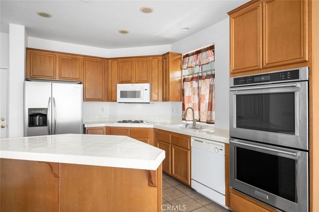 29511 Dana Court, Canyon Country, CA 91387