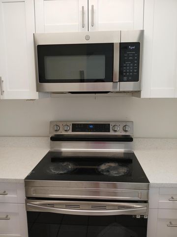 441 Cypress Way W, Palm Springs, FL 33406