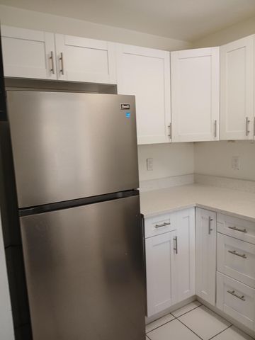 441 Cypress Way W, Palm Springs, FL 33406