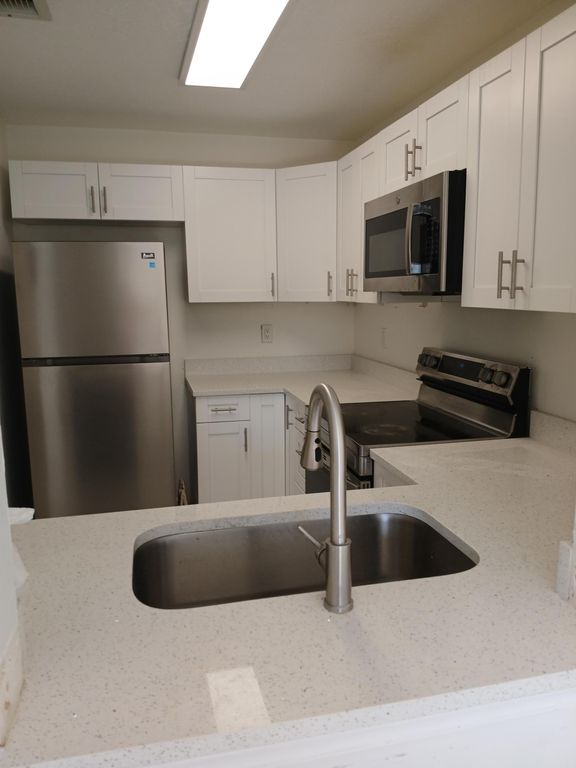 441 Cypress Way W, Palm Springs, FL 33406