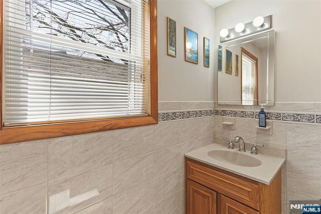 7 Franklin Street, Little Ferry, NJ 07643