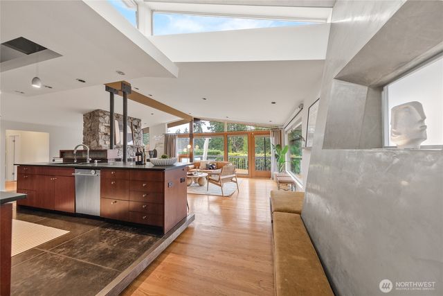 12857 SE 45th Pl, Bellevue, WA 98006