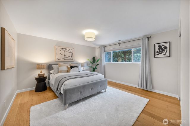 12857 SE 45th Pl, Bellevue, WA 98006