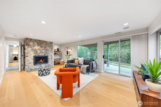 12857 SE 45th Pl, Bellevue, WA 98006