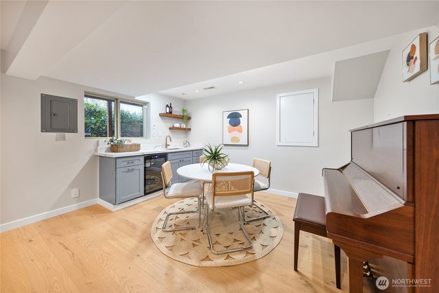 12857 SE 45th Pl, Bellevue, WA 98006