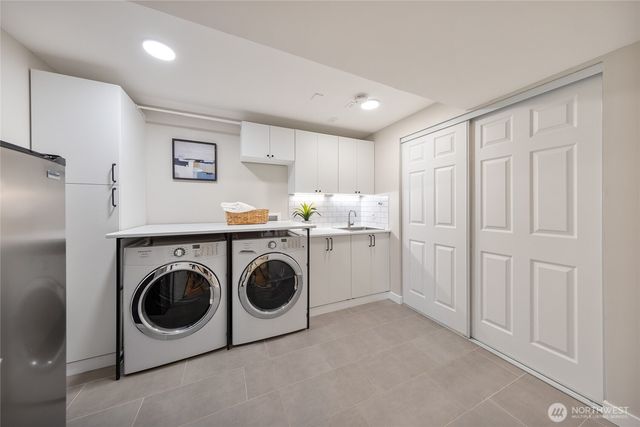 12857 SE 45th Pl, Bellevue, WA 98006