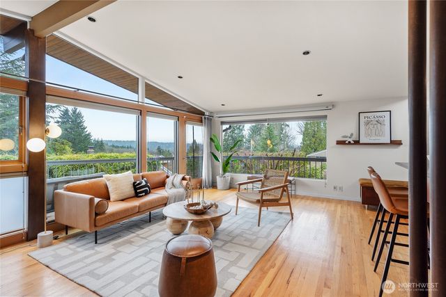 12857 SE 45th Pl, Bellevue, WA 98006