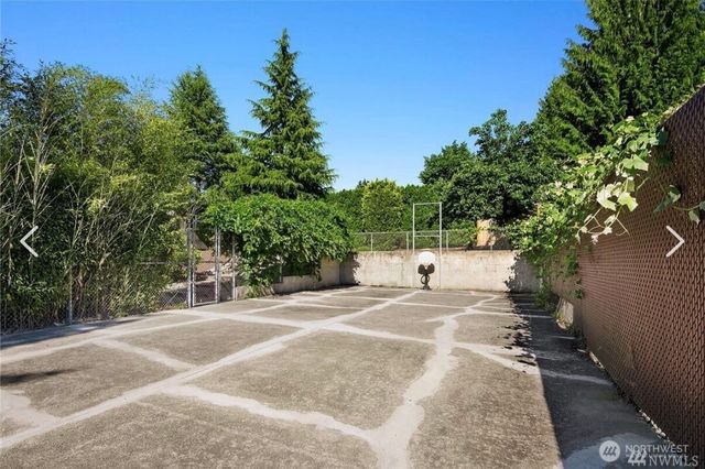 12857 SE 45th Pl, Bellevue, WA 98006